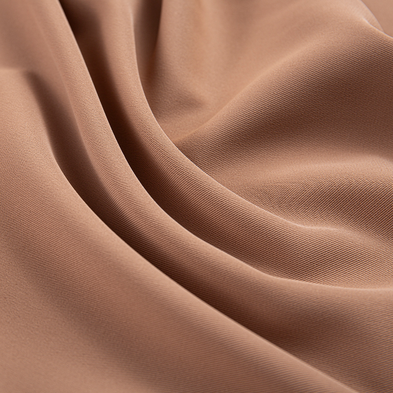 DS347 220GSM svijetlosmeđa visokoelastična mat filamentna nit protiv bora koja je pogodna za kožu 3/1 kosi poliester spandex tkanina rastezljiva u 4 smjera